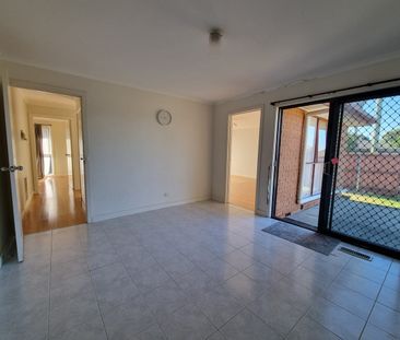 THREE BEDROOM HOME IN A GREAT POSITION! - Photo 5