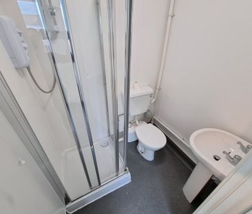 5 Bed Student Accommodation - Photo 2