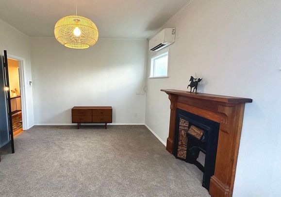 Charming 3-Bedroom 'Californian' Style Bungalow Ho - Photo 1