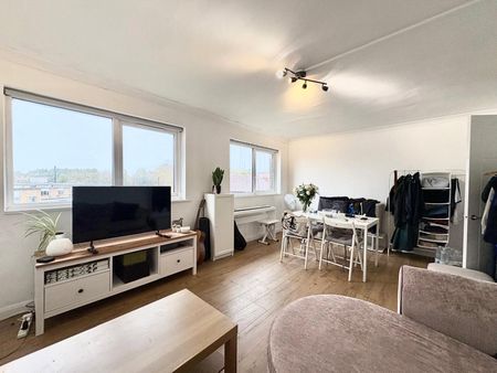 The Parade, Frimley, Camberley, Surrey, GU16 - Photo 3