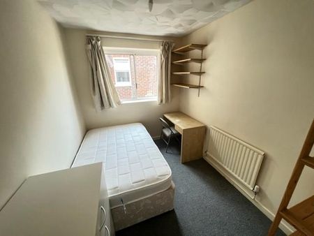 6 bedroom house to rent - Photo 4