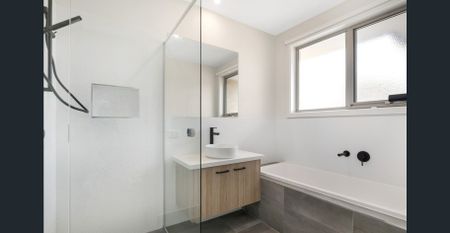 Four Bedroom Townhouse - Photo 5