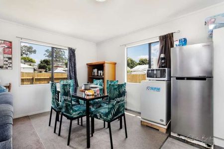 3 Bedrooms, Randwick Park - Photo 3