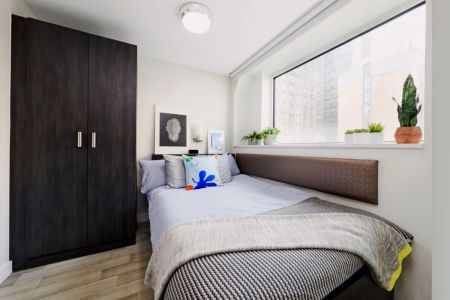 Bronze 2-Bed Apartment - Photo 2
