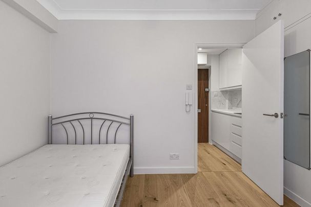 Studio to rent - Photo 1