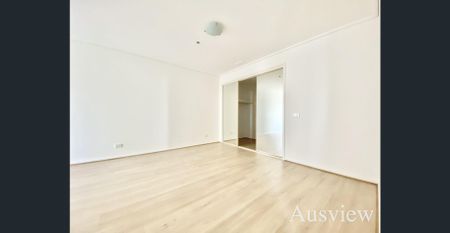 Supersized Summit Entertainer in Convenient Southbank Locate - Photo 4