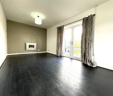 4 bedroom detached house to rent - Photo 2