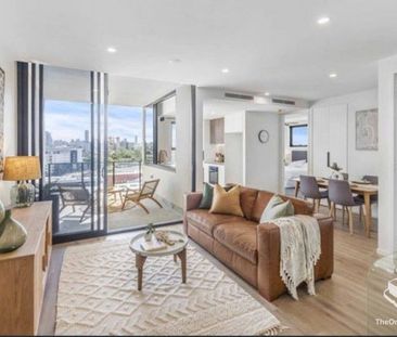 Large 2 Bedroom Apartments with Uninterrupted City Views - Photo 3