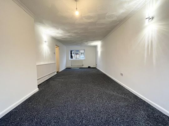 4 bedroom detached house to rent - Photo 1