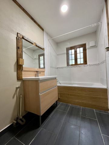 Location Maison 4 pièces 80m² PERIGNAT LES SARLIEVE 63170 - Photo 5