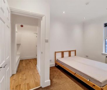 3 bedroom flat to rent - Photo 2