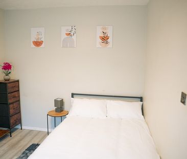 Room in a Shared House, Datchet Road, SE6 - Photo 3