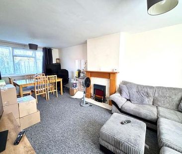 Stroudwood Road, Havant, PO9 - Photo 2