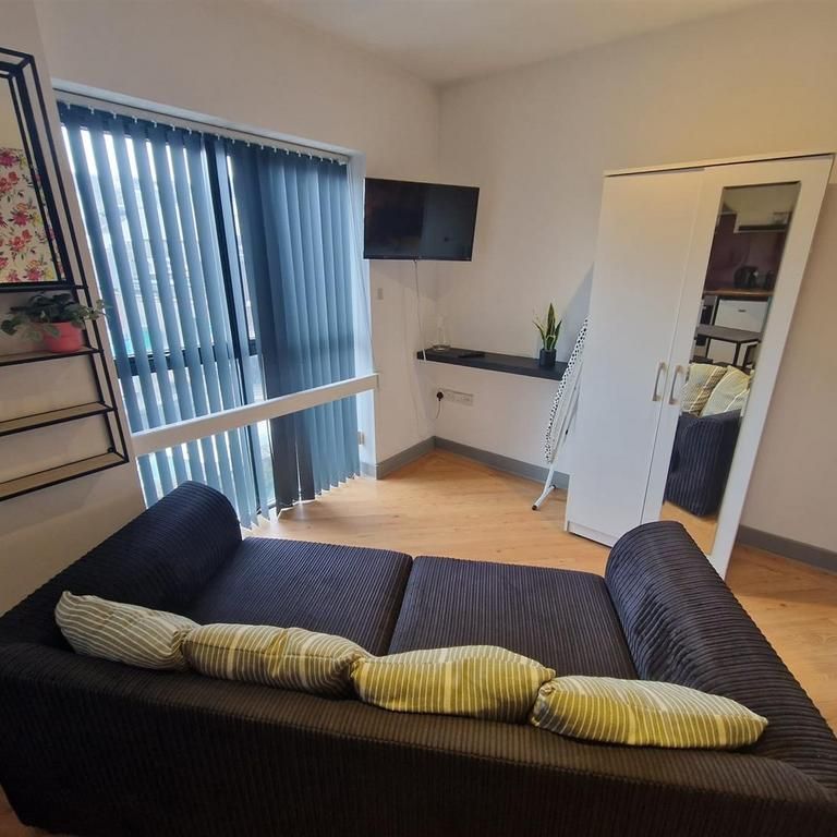 Studio to rent - Photo 1