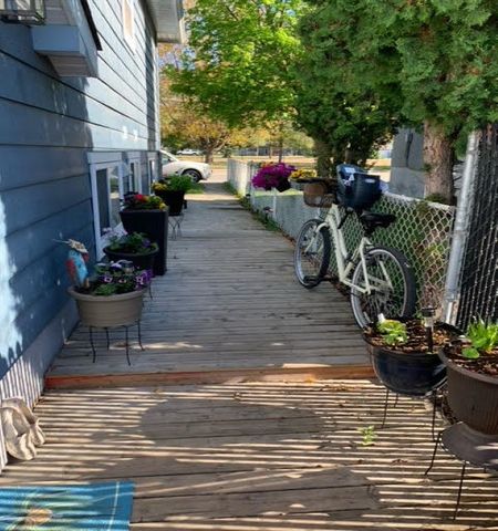 Upper Unit – Beautiful Carriage Home - Photo 5