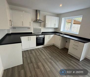 4 bedroom semi-detached house to rent - Photo 3