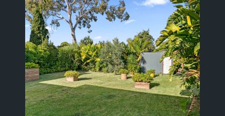 Elegant Family Home in Tranquil Location- 3-4 Bedroom + Parent or Teenage Accommodation - Photo 2