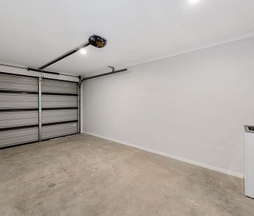 2 Bedroom Townhouse with Walk-in Wardrobes - Photo 2