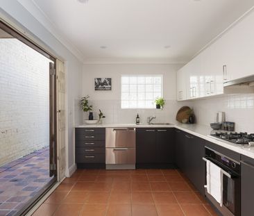 18 High Holborn Street, Surry Hills NSW 2010 - Terrace For Rent | D... - Photo 6