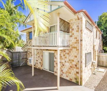 2/15 Ridge Street, Greenslopes QLD 4120 - House For Rent | Domain - Photo 1