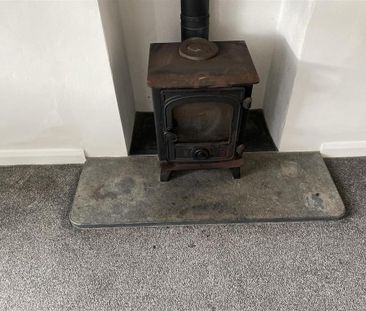 2 bedroom semi-detached house to rent - Photo 6