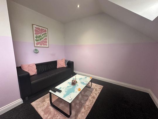 3 bedroom flat to rent - Photo 1