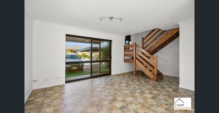 Freshly renovated cozy townhouse - Photo 2