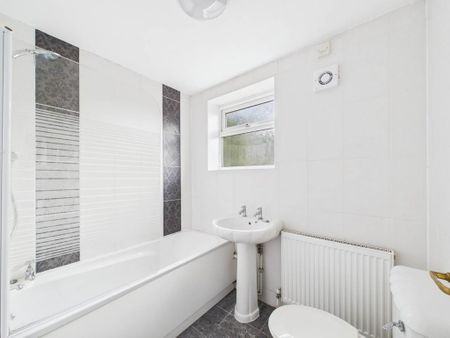 3 bedroom terraced house to rent - Photo 2