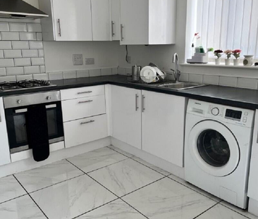 1 bedroom in a house share to rent - Photo 5