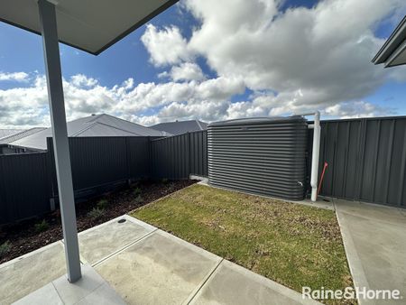 13 Emerald Way, Mount Barker, SA 5251 - Photo 2