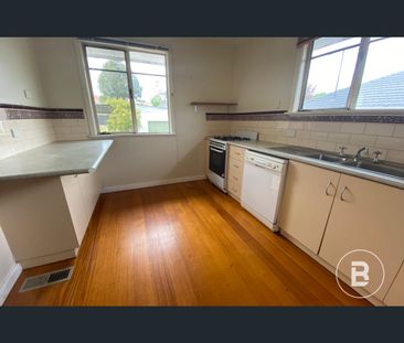 20 Clarence Avenue, Kennington, Vic 3550 - Photo 3