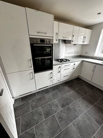 4 Bed Semi-Detached House, Chestnut Close, SE6 - Photo 5