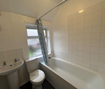 2 bedroom terraced house to rent - Photo 4