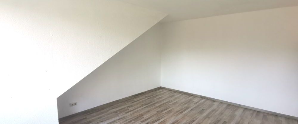 Gemütliche 3-Raum Dachgeschosswohnung in Oberhausen-Lirich - Photo 1