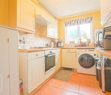 3 bedroom semi-detached house to rent - Photo 6