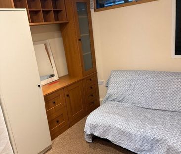 Studio Flat, Sheldrick Close, SW19 - Photo 2