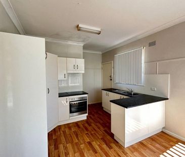 WELL PRESENTED, CLOSE TO WESTFIELD KOTARA!!! - Photo 4