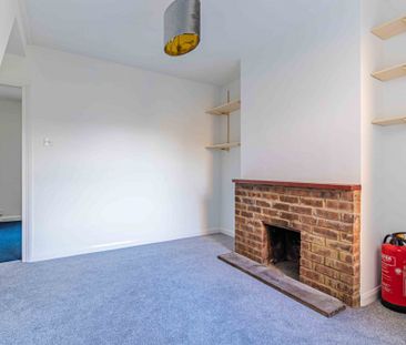 4 bed Semi Detached for rent - Photo 4