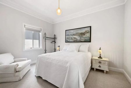 LUX 3 BEDROOM HOME OVERLOOKING SYDNEY HEADS AND DOUBLE BAY - FULLY FURNISHED - Photo 4