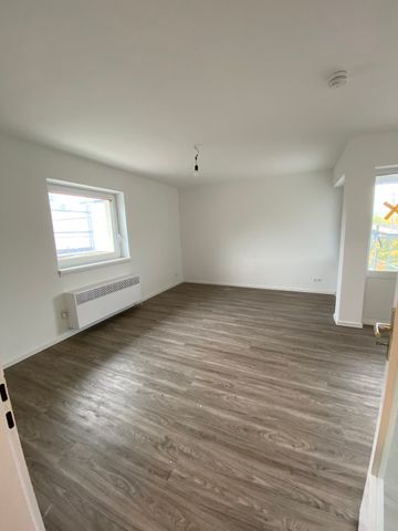 Wie neu! Modernisierte und energieeffiziente Wohnung! // 3.OG links - Photo 3