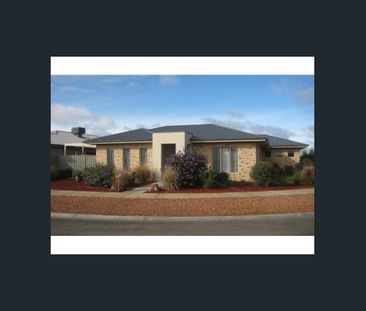 Impressive Home! READY TO MOVE IN - Photo 5