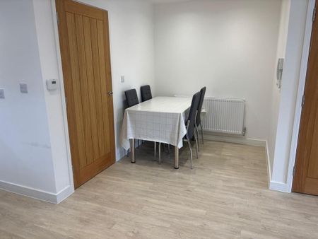 2 bedroom ground floor flat to rent - Photo 2