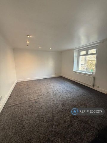 2 bedroom end of terrace house to rent - Photo 2