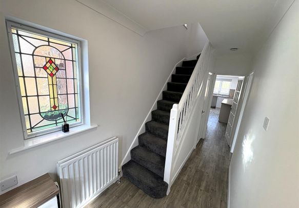 Apsley Road, Oldbury, West Midlands - Photo 1