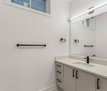 For Lease - 802 Ninaatik Place Unit# B, Blossom Park - Airport and ... - Photo 6