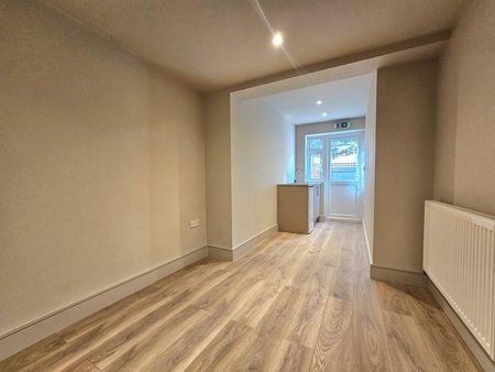 6 bedroom townhouse to rent - Photo 5