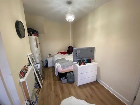 4 bedroom private hall to rent - Photo 4