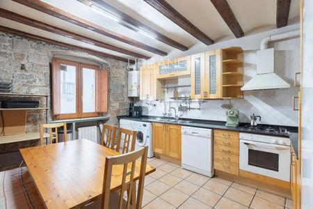 Piso Amueblado de 2 Habitaciones en Alquiler Temporal en el Barrio Gótico de Barcelona - Photo 3