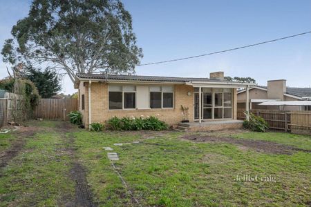 3 Pinewood Drive, Mount Waverley - Photo 2