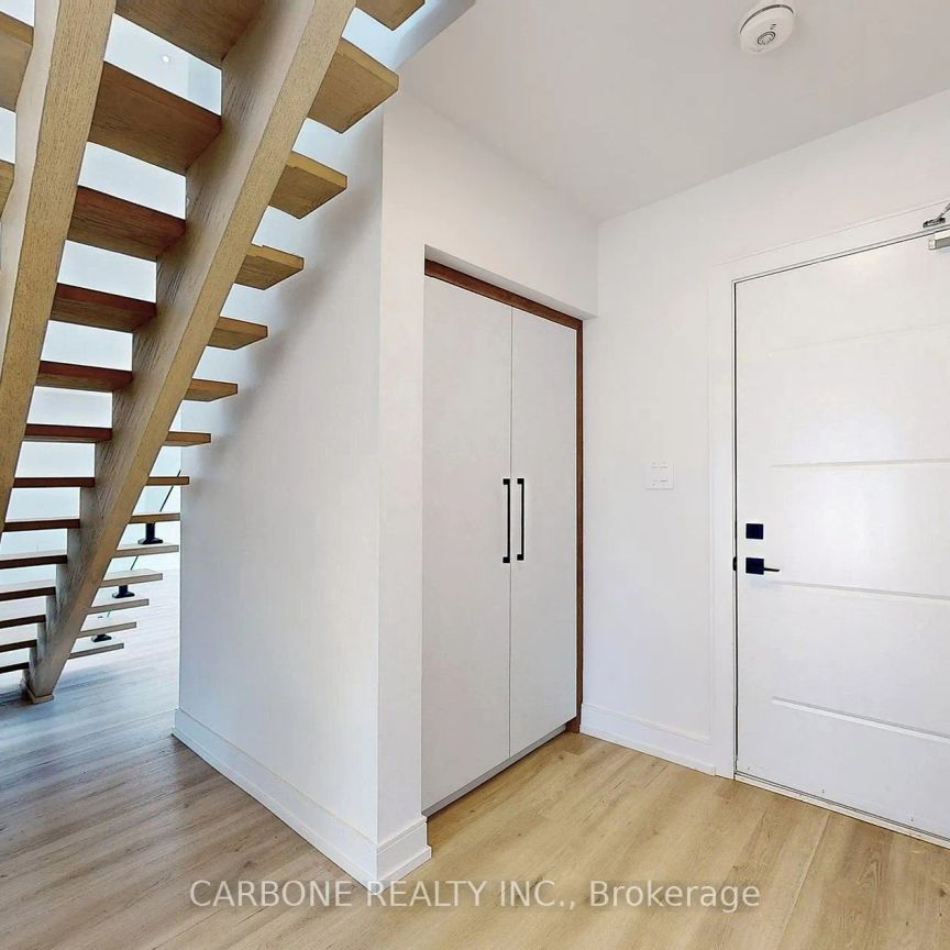 Detached Home For Lease | S9055434 - Photo 1